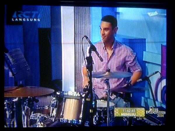 oxygen_ent's tweet photo. Yeap, @didi_riyadi hadir di Dahsyat RCTI, as tamu istimewa di ultah Raffi Ahmad http://t.co/zFMrFUlQLy