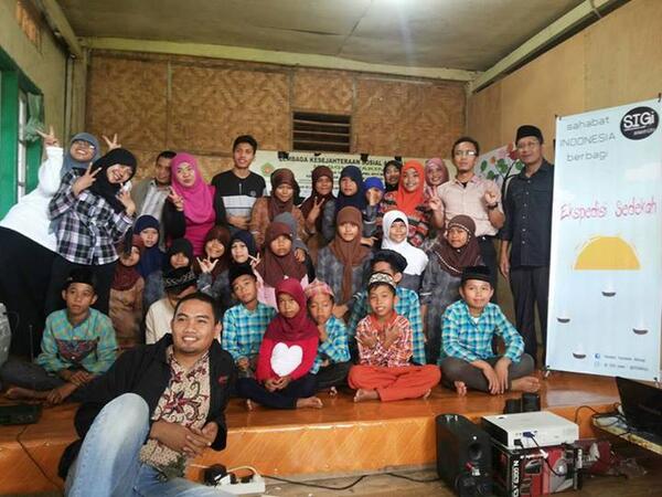 SIGiMmju's tweet photo. Ekspedisi Sedekah #1 (Panti Asuhan Haqqul Yaqin) http://t.co/hfCXF7kr5B