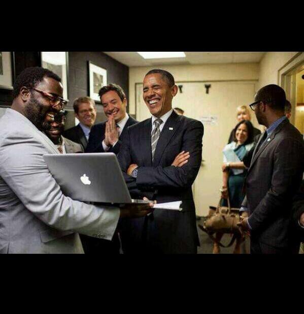 JennyToAn's tweet photo. Obama viendo la cadena de NM http://t.co/YUpBI7C8kB