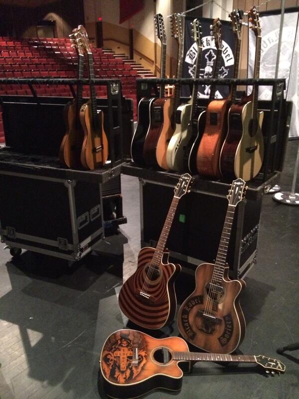 ZakkWyldeBLS's tweet photo. BL Acoustic ARSENAL O' DOOM...tBLSt SDMF http://t.co/UW4N7WpTT6