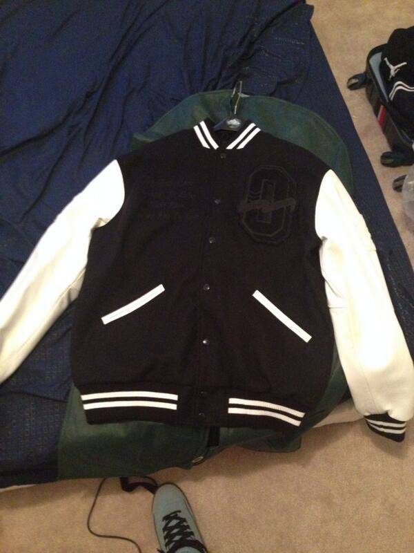 EazzyCheese's tweet photo. Anyone who has XL has interests to exchange with my XXL? http://t.co/eD6gZiTETD