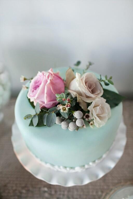 Lovely cake by <a href="/cakegirlkc/">Cake Girl KC</a> in Valentine's Anniversary shoot ft on <a href="/iloveswmag/">Southern Weddings</a> last week! Floral by #branchesandtwigs