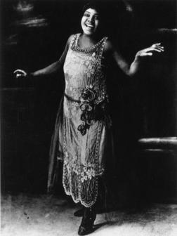 TS6699's tweet photo. This date in 1923, Bessie Smith records her first side, "Downhearted Blues". http://t.co/KkkkbaGVvp