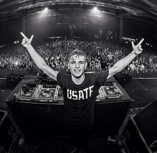 EW_Music's tweet photo. Y...¡Que se viene este domingo 4 de mayo al Electric Zoo!
Maaartin Gaaarix!
Señores! http://t.co/6kmDaefwZC
