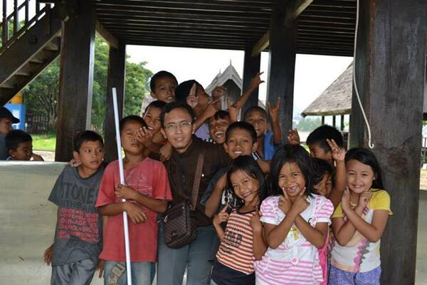 SIGiMmju's tweet photo. Bersama adik-adik Sigi Manarang http://t.co/D7AabBKaUA