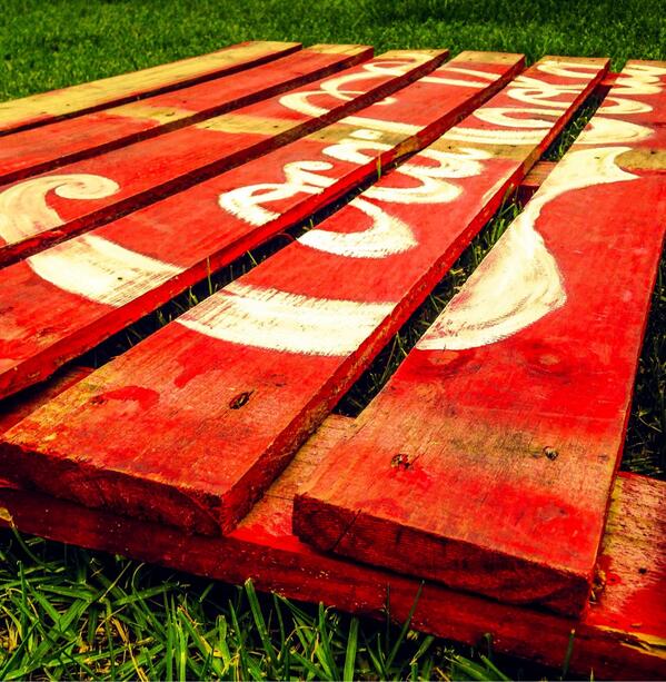 ERICK_S_art's tweet photo. How about Branded Vintage Palettes for Walls and tables! #interiordesign #IndigenusDesigns #coke #CocaCola http://t.co/iXrfEW7mbq