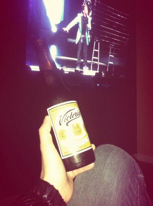 Stand up Comedy &amp; Victoria. A guy that can make me laughhh! 👍 http://t.co/yauy5zg24x<a href="/tag/torohuaco"class="tags"><span>#torohuaco</span></a><a href="/tag/perrisbound"class="tags"><span>#perrisbound</span></a>