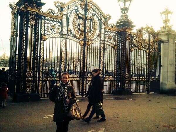 pammarber's tweet photo. Visiting the Queen http://t.co/sLCFGvpJe5