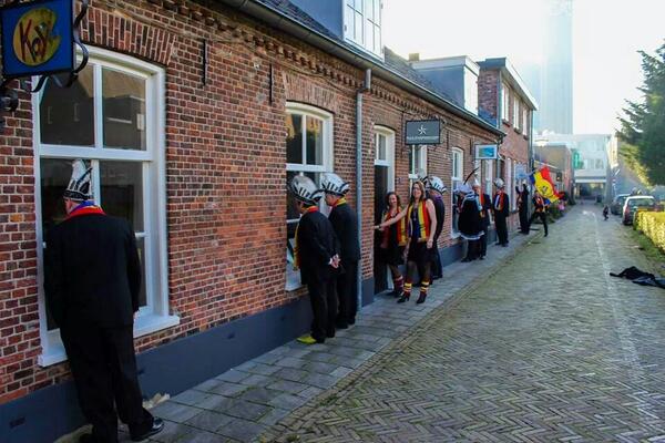 Aanstaande zondag is het carnavalskoopzondag in het centrum van #Waalwijk. Shoppen tot je rood, geel en blauw ziet!