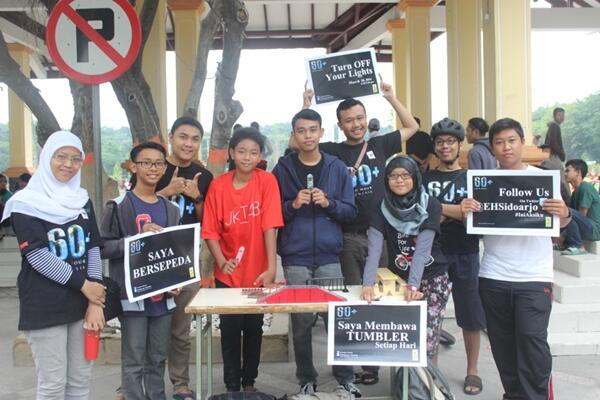 EHSidoarjo's tweet photo. dengan @FingerboardSDA, kalian bisa bermain seru tanpa mengeluarkan sampah/emisi http://t.co/eaGW9wVXuO