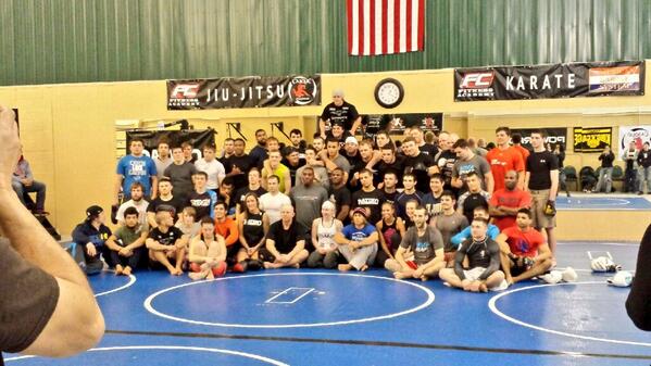 jorge_srt's tweet photo. @VinceMurdock @Cruickshank155 @CodyStamann @UrijahFaber @PhilMrWonderful @MeadowsTyler @TeamFCFitnes mma seminar 2014 http://t.co/BWdJM9U33u