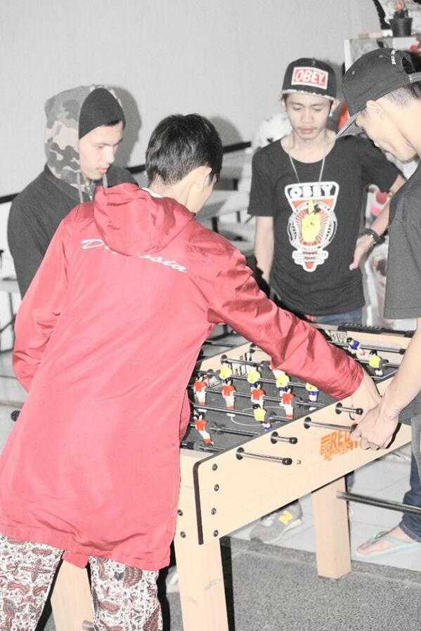 telanjurcianjur's tweet photo. RT @Foosers_CJR: Pemuda! gabung sm kita CIANJUR FOOSERS SYNDICATE @Foosers_ID Sepakbola Meja setiap sore di DOPE CAFE http://t.co/M6qGSNSPXm