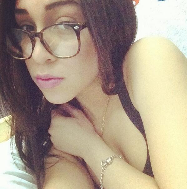 thesalient_'s tweet photo. 👓💋 http://t.co/NSel7QH9lW