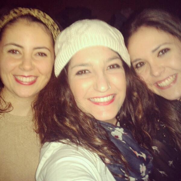 cristiniya_94's tweet photo. Buena noche de domingo con estas bonicas @Fabiola_mrtnz @LauritaMtnez http://t.co/gM5SqcPlaZ