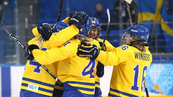 Liketvse's tweet photo. Damkronornas semifinal har börjat. Ge dig in i matchen, bli en #Sotjilegends nu http://t.co/Dc47kTXMMm  #ospaviasat http://t.co/WOOSFtE16K