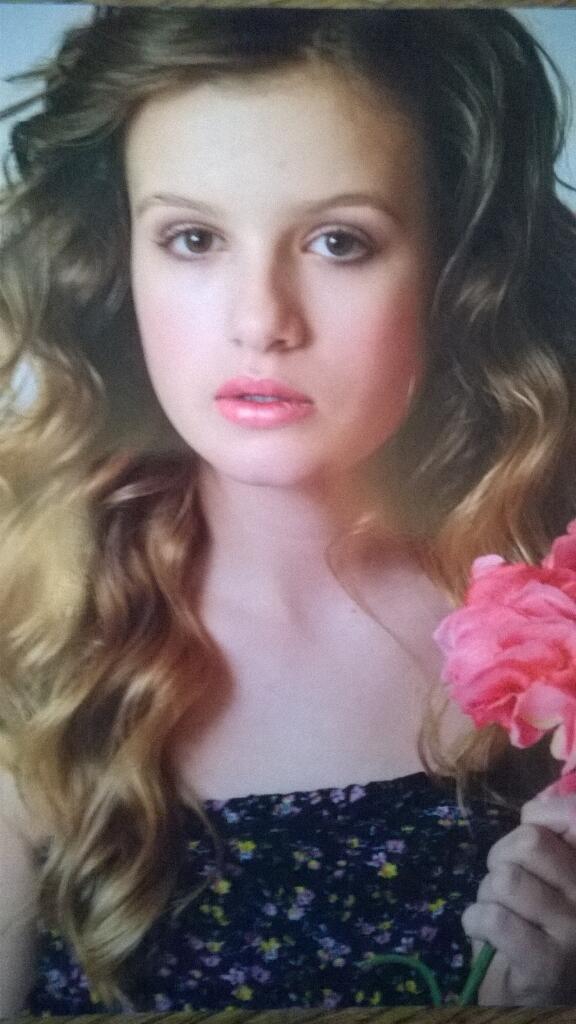 Lee74Watts's tweet photo. My gorgeous baby girl. 13 today. So proud. X http://t.co/3eKaG7hBYz