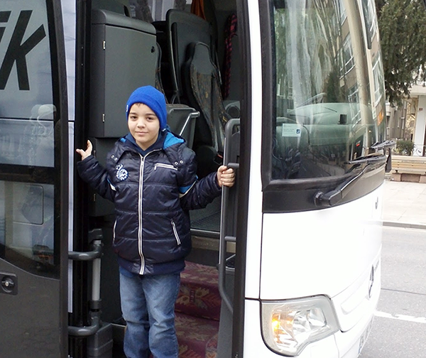 kaankavrayis's tweet photo. babam bundan sonra okula münübüsle gidip gelmem için otobüs almış:/ http://t.co/mO5vPyVSd9