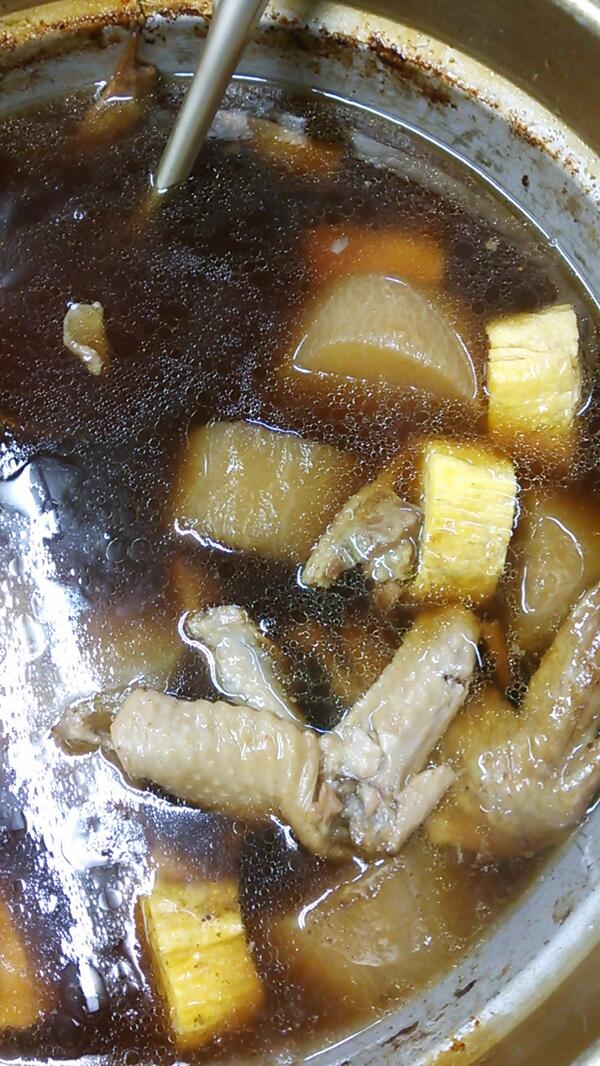 TrotstarV2's tweet photo. 今日はたくさん大根煮たぞ!!まかないです♪ http://t.co/jcRKMWq3il