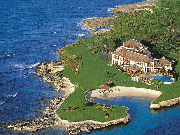 AmazingREPix's tweet image. Amazing home with private beach