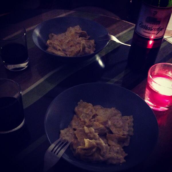 rafavily's tweet photo. Cenita romanticona con @Marijosemarlar http://t.co/taHZcCqogf