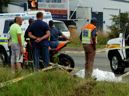 AfroVoiceNews's tweet photo. Joburg road rage accused granted bail | http://t.co/AZewgV6yfw @_ArriveAlive http://t.co/djL2C4mUL7