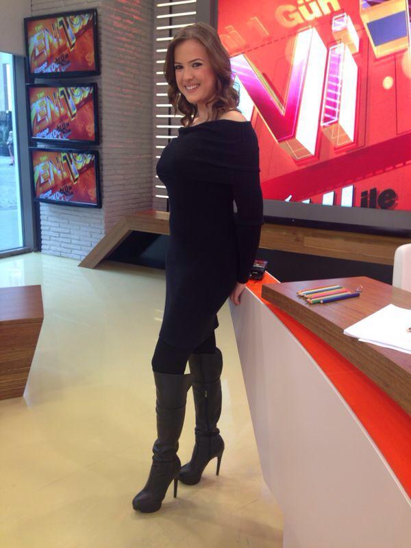 butigocom's tweet photo. Simge Fıstıkoğlu Butigo Dree modelimizle çok şık görünüyor :) @simgefstk #butigo #dree  #simgeileyenibirgün http://t.co/H0DVDoJCnI