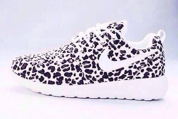 natgeopix's tweet photo. These Roshe Snow Leopards are too sexy 💞😍 http://t.co/kFiDT9psZj