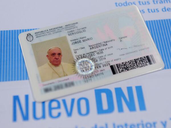roccopalmo's tweet image. No Vatican passport? RT @gerryorome: RT @bettapique: Francis gets new ID card; he wants to travel as an Argentinean: