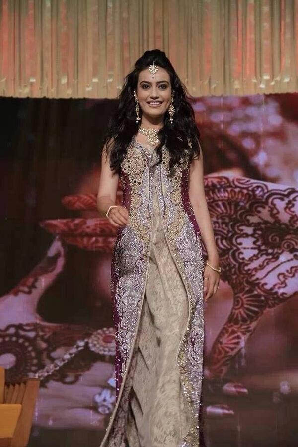 Surbhi_FanClub's tweet photo. Surbhi at the GR8 Women Awards! (HIGH QUALITY PIC)♥️#SurbhiJyoti http://t.co/Ap9LnmFwuk