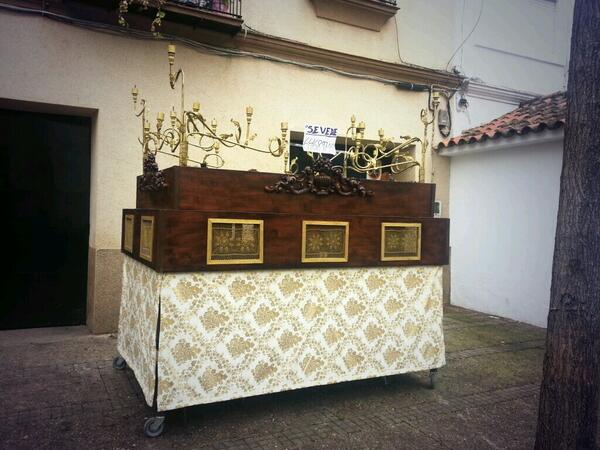 Soniamdv's tweet photo. Cosas q se encuentra una en jerez @jerez_cofrade  #semanasanta #cuaresma #pasos #cofrade #cofradia #paso #cristo http://t.co/hdYryQ0aLd