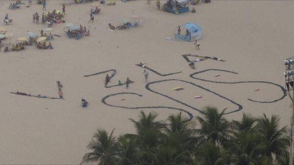 AnonymousVene10's tweet photo. desde la playa de Copacabana http://t.co/V5N6PNsFeP