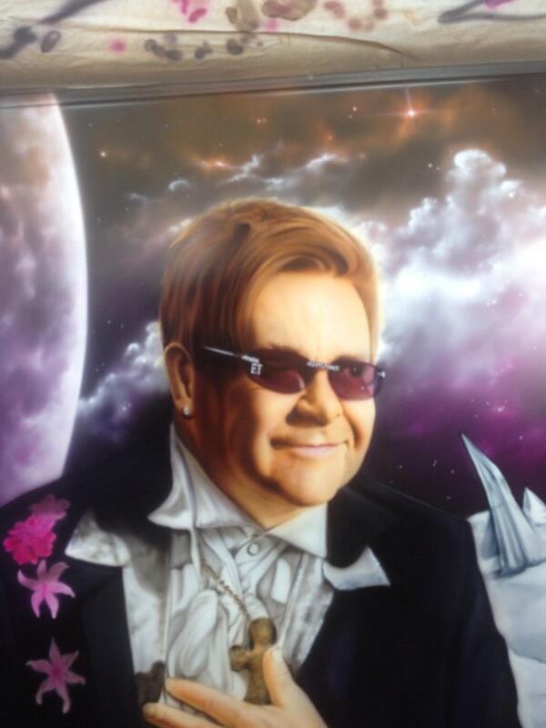AdvanAirbrush's tweet photo. #eltonjohn #elton #LadyGaga #customcars #airbrush #WayneHarrison http://t.co/C4xPcpRlnC