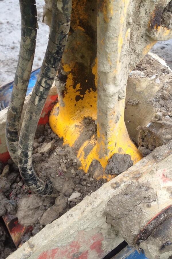 jackplantfitter's tweet photo. Apparently the operator has no idea why the hitch will not work. #plant http://t.co/pPA7teeRlP