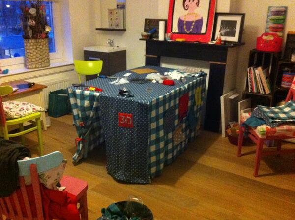 Fijn spelen met de tafeltent! Voor stoere jongens maar ook mogelijk voor prinsesjes #speelgoed #origineel #kinderen