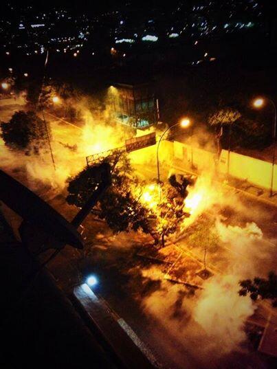 SaveVenezuela's tweet photo. Altamira (Caracas) Looks like a battlefield at this moment, national guard attacking us 
#PrayForVenezuela http://t.co/04O8GtNyC6