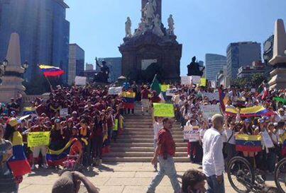 SaveVenezuela's tweet photo. Venezuelans in Mexico protesting! We are not alone! http://t.co/vZpNau2NTp