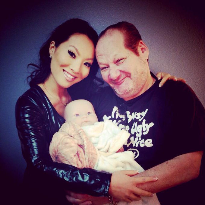 Family portrait by @MOXXX http://t.co/e3dbbik3bC