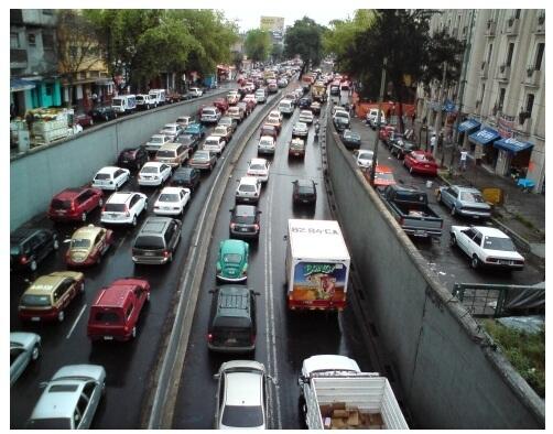 Autos en calles de la capital. Foto: Especial