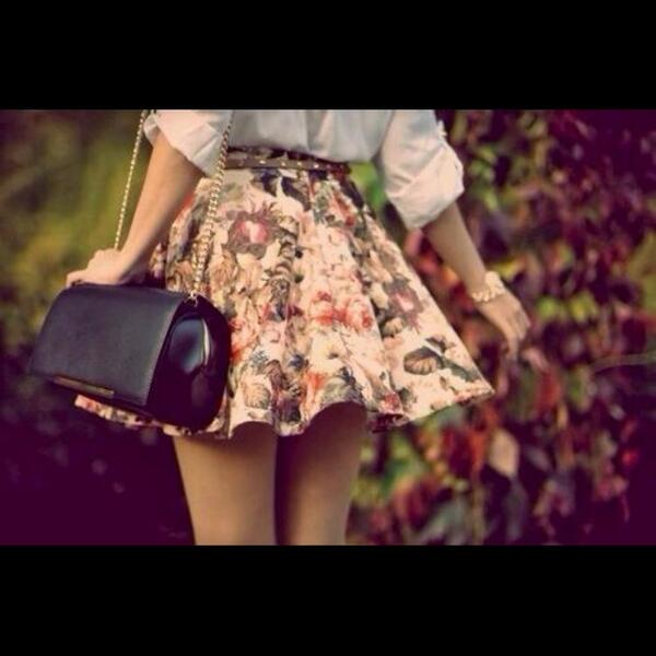basicwhitegirl9's tweet photo. Floral skirts 💕🌸 http://t.co/QnB478017U