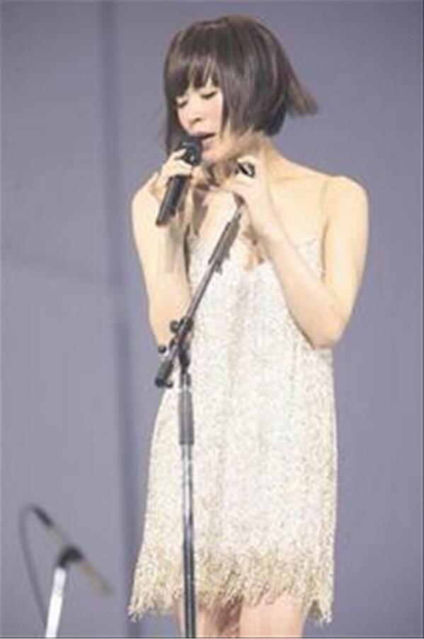 椎名林檎さんギブスの衣装 Soku Shukka ひざ丈ワンピース Guru Hr