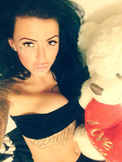 Chilling and cuddles with my teddy 💕 http://t.co/STK0QeNXpM