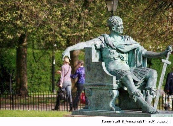 NRHandbags's tweet photo. Statues are out there to grab heads http://t.co/pWGIvuscJn
