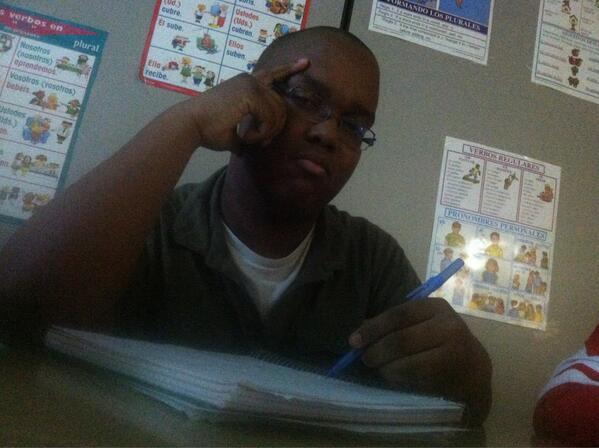 _Luis2Raw's tweet photo. #PuttingInWork #IntelligentYoungMan #ThinkingCapOn #HatSize2X #BrainWorking #Ayeee #HEAD http://t.co/aVS9Xo4Gqk