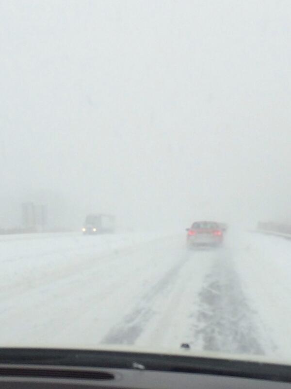 jenn8317's tweet image. Just had my first experience with lightening and thunder in a snowstorm. Crazy!! #thundersnow