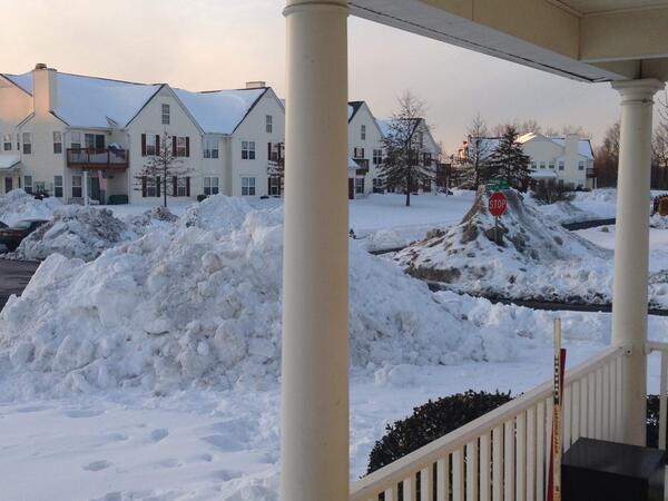 smcnallysr18's tweet image. Running out of room to put the snow #PENNSYLVANIAPROBLEMS