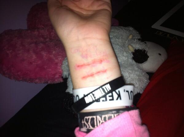 gee_bvb's tweet image. I feel so pethetic its unreal!