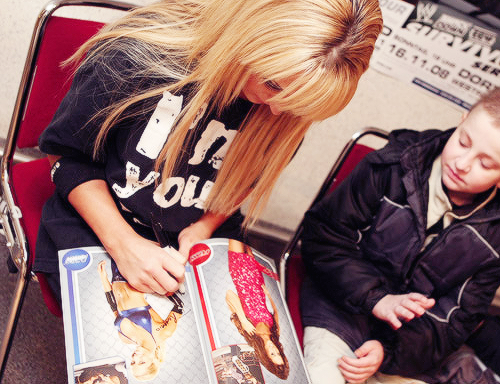 Had fun signing autographs today love u all