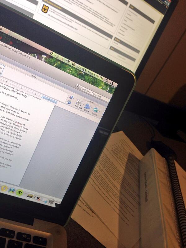 kirsten__dell's tweet image. This is what it looks like when you are in classes two days out of the week! #travelingprobs #workonwork