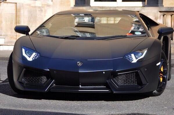 CarThrottle_jp's tweet photo. 【Aventador (Lamborghini)】 魂を揺さぶる6.5L V12エンジンはひと吹かしすると100km/hを軽々と越え、そのまま踏み続けると350km/hを超える世界最高峰のスポーツカー。 《価格》4660万円 https://t.co/CM2feVrWfH