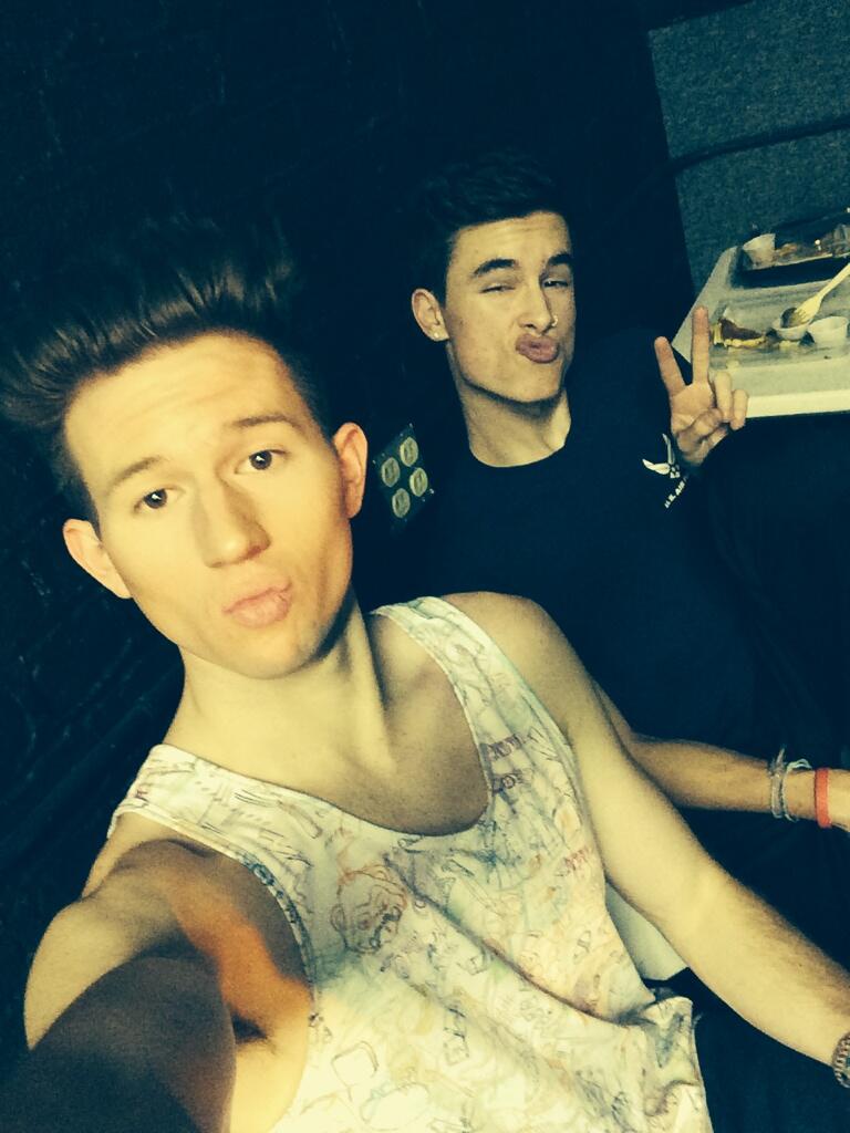 Ricky Dillon on Twitter "Chillin KianLawley http//t.co/oJHoOB47gz"